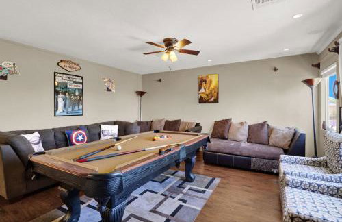 Tropical 4BR Oasis with Pool and Jacuzzi Near Strip - Photo 5