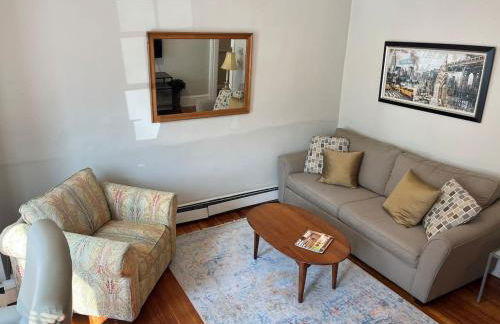 Downtown Beverly 5 Min to Salem - Photo 2