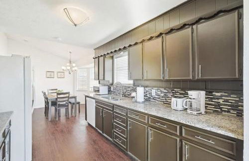 Spacious 4-BR Home Near Allen Outlets & Dining - Foto 11