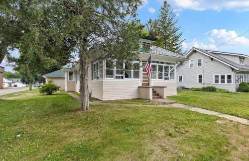Downtown Gillett Bungalow, Fireplace, 3B, Historic - Foto 51