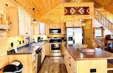 Cozy Lakefront Retreat with Game Room, Outdoor Living and Dock in Wisconsin - Foto 33