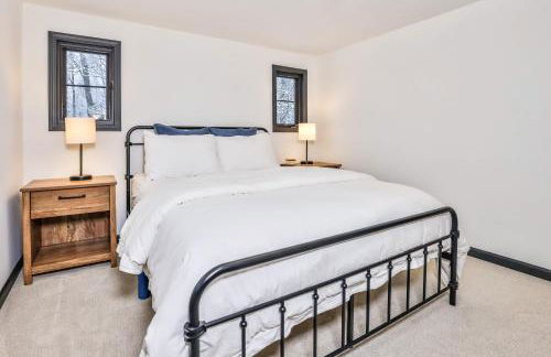 Bear Pause Retreat & The Stone House - Photo 53