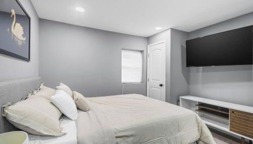 Charming Home Parking, Sleeps 10, WFH Space - Foto 5