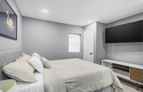 Charming Home Parking, Sleeps 10, WFH Space - Foto 5