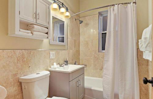 2 Bed Near OHare - Free Garage Parking - Quiet Stay - Foto 16