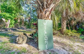 Upcycled Shipping Containers Transformed into a Glamping Home for a Unique Florida Vacation - Foto 22