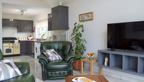 Bumble Lodge - Photo 4