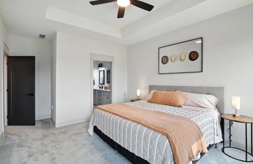 Brand New Cool Comfy Lawrence Retreat Duplex - Photo 21