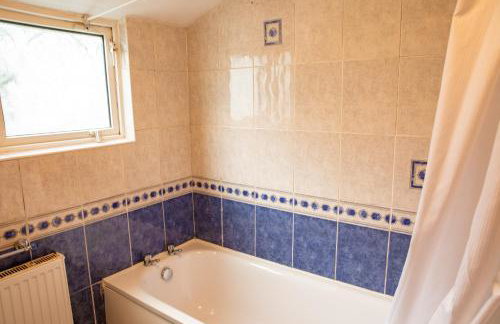 Mansfield House - Sleeps 10, Free Parking, WiFi - Weekly & Monthly Stay Deals! - Foto 12