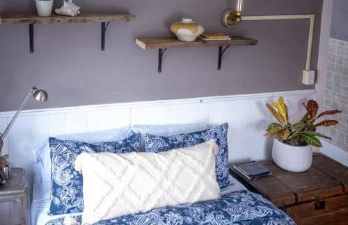 Bohemian Compound with Hot Tub - Foto 26