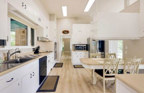 Mountain View and Fire Pit Modern Copperhill Home - Foto 9