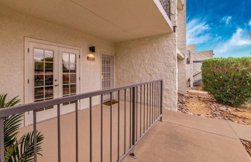 Bright Eastside 2BD 2BA Retreat w Pool and Parking - Foto 31