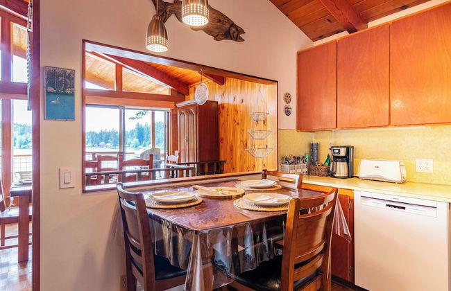 Goss Lake Getaway by Avantstay Lakefront Escape - Photo 13