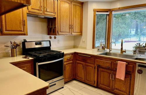 Serene and Magical Cabin w/Barrel Sauna and Fireplace - Foto 22