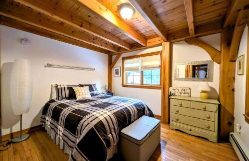 Bright Post & Beam Retreat with Fire Pit & Game Room Near Acadia | Sorrento, Maine - Foto 11