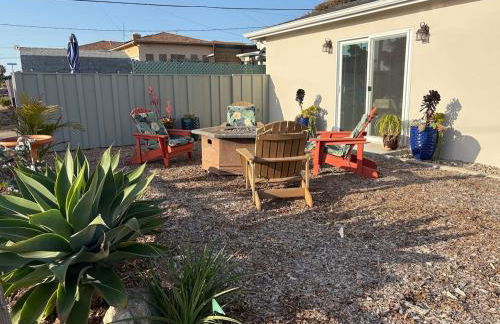 Seaside Garden Escape, A Stroll to the Beach! - Foto 17