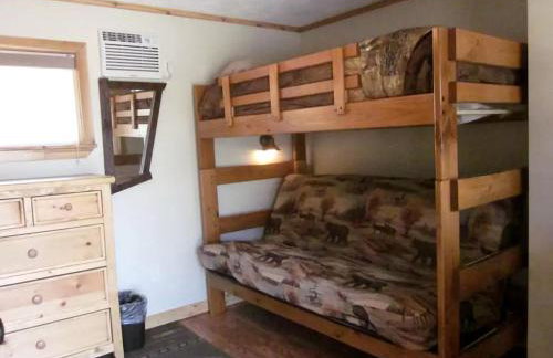 Rustic Mountain Retreat Perfect for Large Groups in Kingston, Idaho - Foto 14