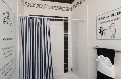 Lakefront Mansion on 10 Acres - Sleeps 15-45 - Foto 17