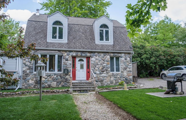 3Bedroom2Bath CarriageHouse Pet Friendly - Photo 22