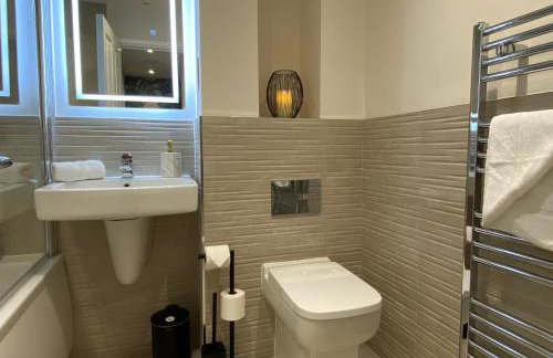 Group Contractor Stay 3 Bed House Bedford Parking WiFi - Foto 10