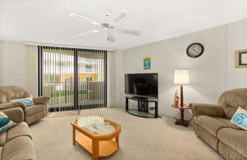 Cozy Ocean Condo with Pool Small Dog Friendly - Foto 4