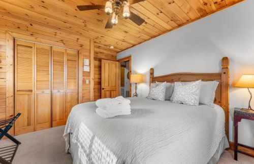 Lodge with Grill, Fireplace and Club Access - Foto 25