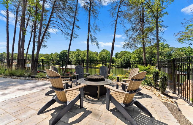 Blue Heron by Avantstay Lakefront, Dock, Pool, Theater Sleeps 22 - Foto 10