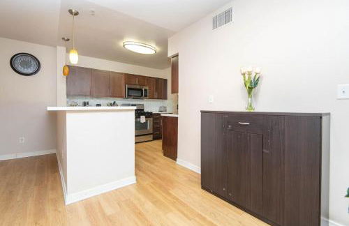 Cozy 2BR Apt in Downtown LA with Pool & Hot Tub - Foto 6