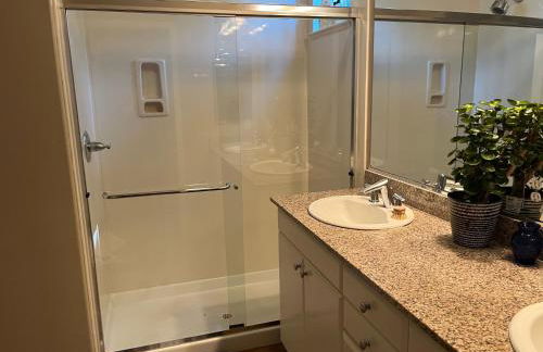 Near Stanford Luxury Retreat 1 Gigabit Fast WiFi Two Car Garage Masterbedroom King Size Bed Walk-in Closet and Walk-in Shower - Foto 25