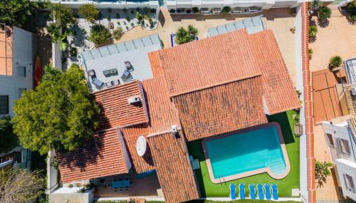 Entire Large Villa next to Award-winning beach - Foto 2