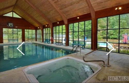 The Onyx - Walk to Falls, Hot Tub, Resort Access, Luxe Approved - Foto 23