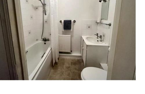 Central Location shops & beach - Photo 8