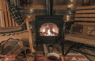 Cozy Log Cabin with an Indoor Fireplace Located on 70 Forested Acres in Leicester, Vermont - Foto 20