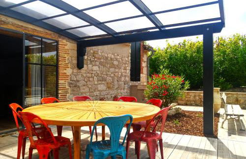 "La Case" - Magnifique ferme rénovée au cœur de la nature - Piscine privée sans vis-à-vis - Vue dégagée - Jardin - Stationnements gratuits devant la propriété - Belles prestations - Foto 7