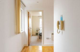 Amazing River view 2 bedroom apartment, sleeps 6, balcony and parking - Foto 36