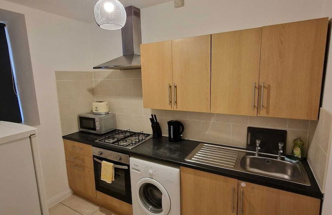 Remarkable 1-bed Apartment in Gateshead - Photo 4