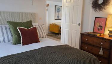 Cosy Canal-side lodge with log burner - Foto 5