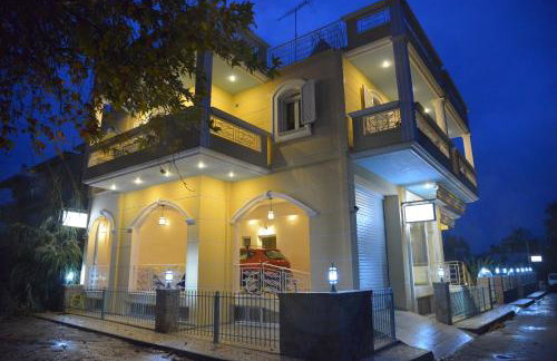 Royal's Studios - Photo 13