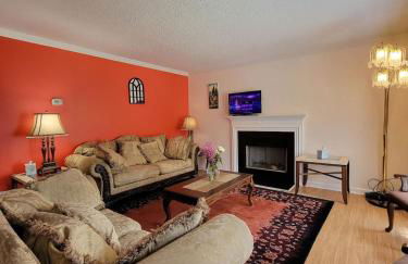 Great 4BR Home Near Emerald Pointe & Downtown - Foto 77