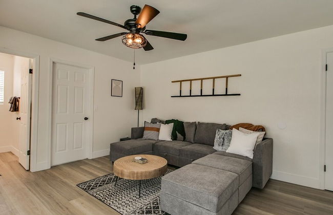 Upgraded 4-bdrm Beautiful Home W/pool! - Foto 22