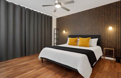 Beautiful Apt in Downtown W/ Pool | Parking - Foto 50