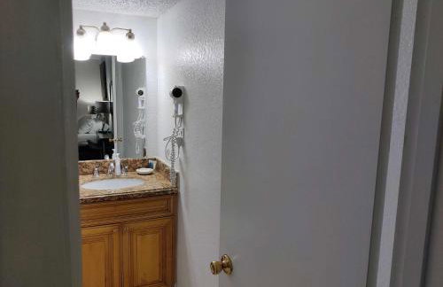 Beautiful 2-Bedroom Condo Near Universal and other Orlando Attractions, King Bed & Wi-Fi - Foto 22