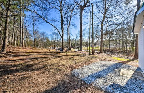 Private Yard and Fire Pit Commerce Home! - Foto 21