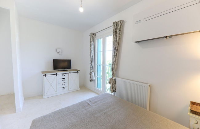 Attractive Holiday Home in Port Grimaud With Jetty - Photo 3