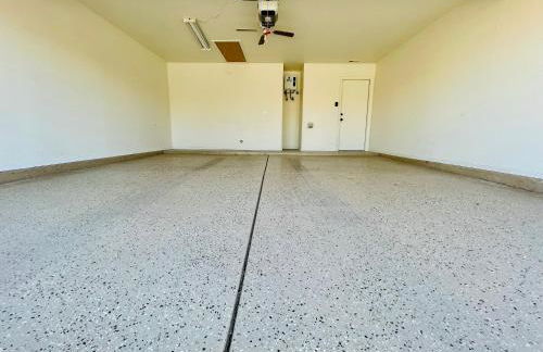 Glendale Gem with Pool & Office in Prime Location - Foto 17