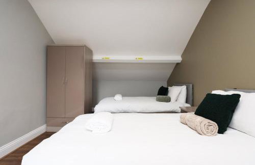 Modern Comfort 4 Bedrooms and Great Location - Foto 63