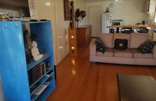 CASA FULL, CENTRO, 130m quadrados, 9 Pessoas, Wi-Fi, 3 Qtos, Churrasqueira e Apetrechos, Cozinha-Sala Integrados, 2 Banheiros, Varanda e Jardim, Garagem Coberta, Estac Interno 3 Carros, Lareira de Alta Performance e Fogão de Ferro, Área nos Fundos - Foto 7