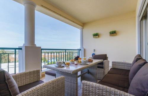 Bright 3-BR in Guia with Shared Pool by Lisbeyond - Foto 15
