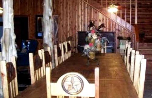 Secluded Lodge with a Private Pond and a Hot Tub near Bastrop, Texas - Foto 8