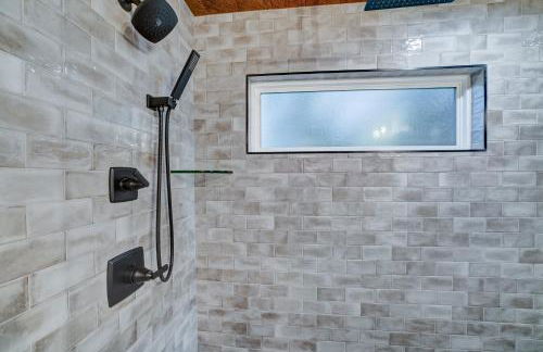 Cozy Treehouse w Hot Tub, Fire Pit, Pet Friendly, Lake Access - Photo 13